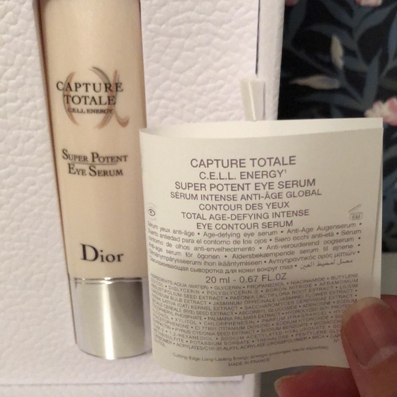 Dior Capture Totale 3 full size skincare and towel set - Picture 4 of 14